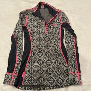 Karitraa 1/4 zip wool top for cold weather. Ideal for layers under ski wear. S